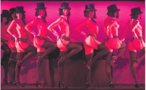 Eros targato Crazy Horse: il teatro diventa un night