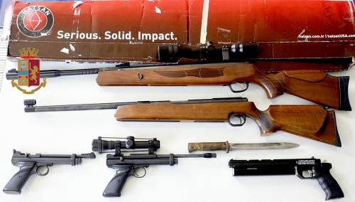Scoperto traffico internazionale di armi acquistate da un sito polacco