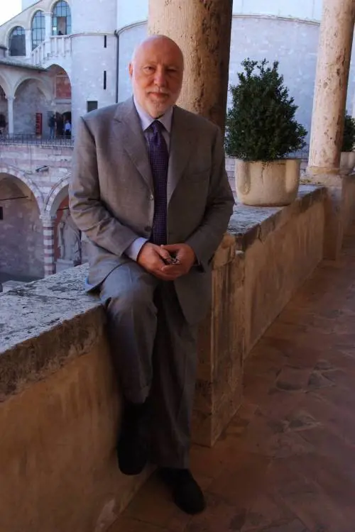 L'ultima capriola grillina. Farsi pagare (ma non dirlo)