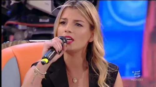 Emma canterà in ospedale: Elena Santarelli ringrazia sui social