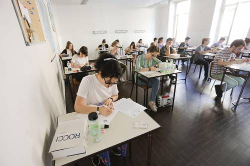 Parigi, liceo vuole localizzare alunni col Bluetooth: scoppia la protesta