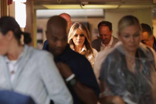 Migranti, Melania dai bambini al confine: «Voglio un'America che governi col cuore»