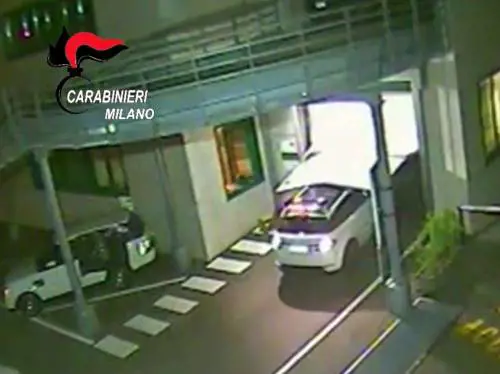 Ricettavano auto di lusso. Arrestati in 29, sono tutti rom