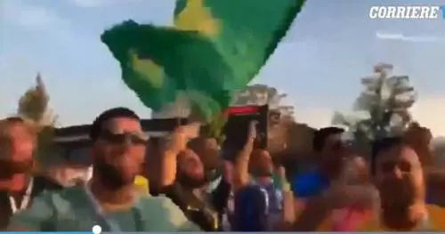 I tifosi del Brasile prendono in giro l'Argentina. 'Bella ciao' diventa 'Messi ciao'
