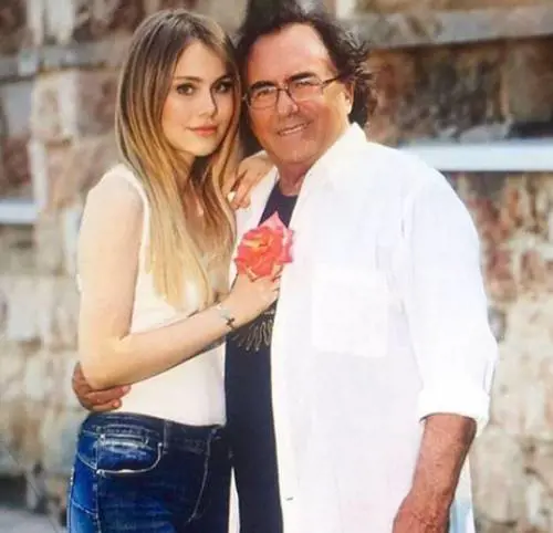Al Bano presenta la figlia avuta con la Lecciso: "Bella come lei". E Loredana risponde
