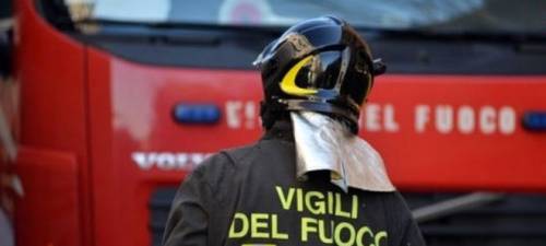 Roma, 21enne salva la vita all'anziano assediato dall'incendio: "Ma non sono un eroe"