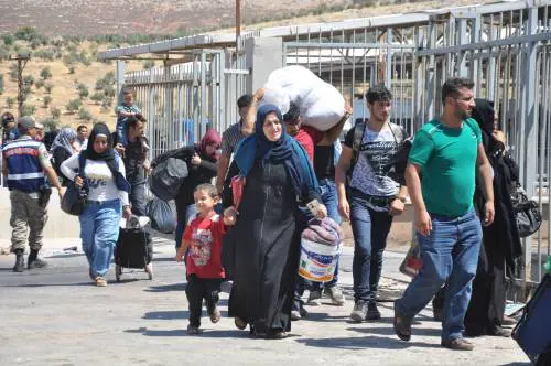 L'Austria alza i muri anti migranti: esercitazioni militari per fermarli