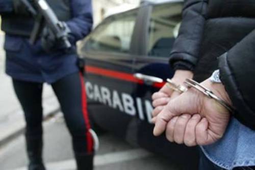 Cinisello, rapina farmacia e minaccia i carabinieri: fermato con lo spray al peperoncino