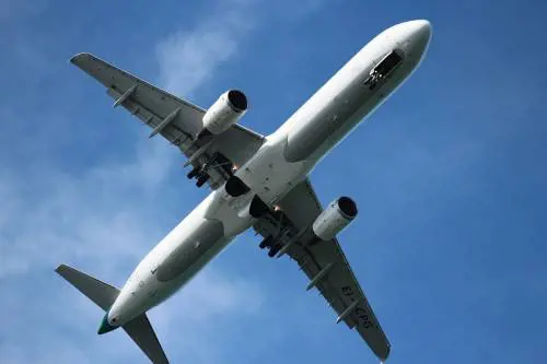 Le cinque domande da non fare agli assistenti di volo