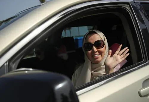 Donne alla guida in Arabia Saudita