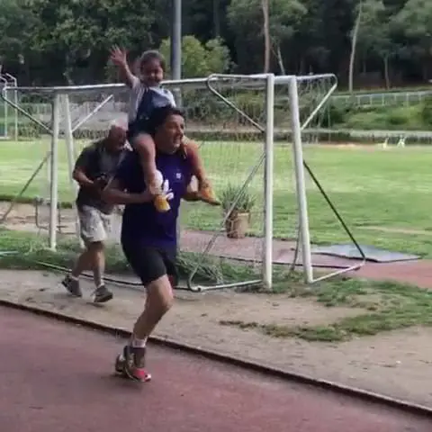 Un anno e mezzo da comparsa tra selfie e viaggi