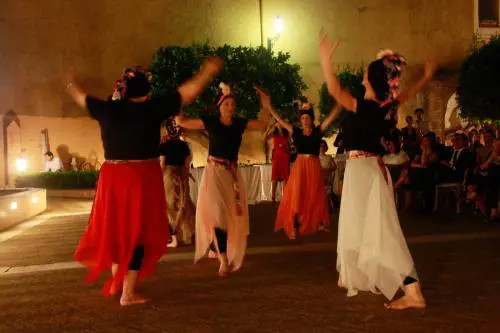 "Non una di meno": parrucche e abiti d’alta moda per pazienti oncologiche