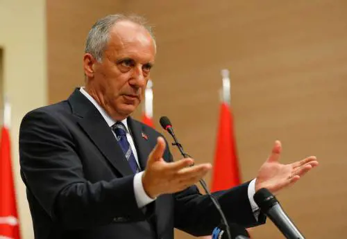 L'oppositore sconfitto: "Ora rappresenti tutti". Libera l'italiana fermata
