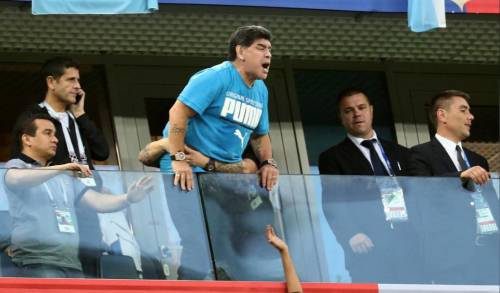 Maradona si sente male durante Argentina-Nigeria, ora sta bene