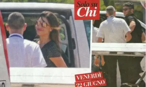 Belen, Iannone e De Martino a Ibiza. E Andrea prende per il collo un paparazzo