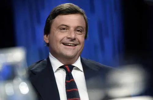 "Schiaffo a mio figlio". Ed è bufera su Calenda