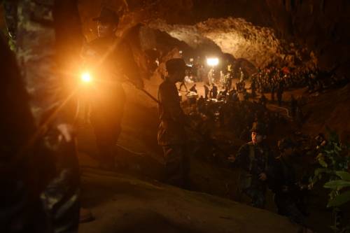Thailandia, trovati tutti vivi i 12 ragazzi dispersi in una grotta