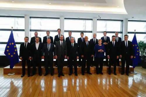 Via al summit della discordia: così l’Europa rischia tutto