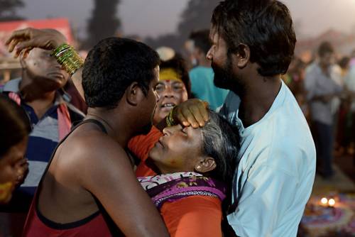 Donne in estasi e bestie uccise nella festa tribale in India