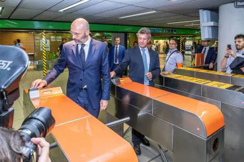 Da oggi su tram e metro con carta e bancomat