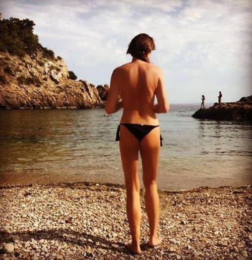 Alba Parietti in topless al mare