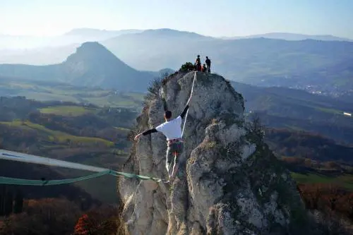 Foto presa dalla pagina ufficiale Facebook Slackline Bologna ASD