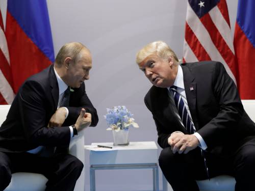 Trump preferisce Putin alla Nato: "L'incontro con lui è il più facile"