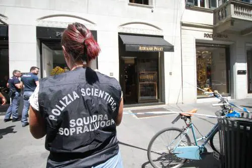 Rapinatori-ciclisti in via Montenapo