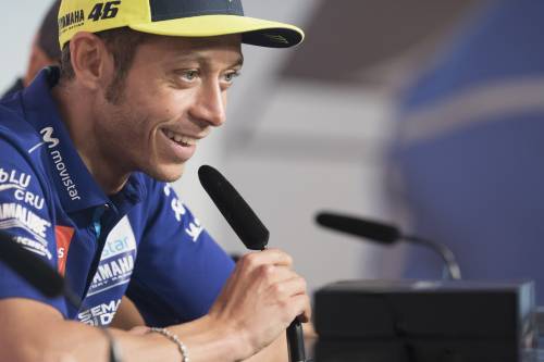 Valentino Rossi punge Dovizioso: "Il suo sorpasso? Poco intelligente"
