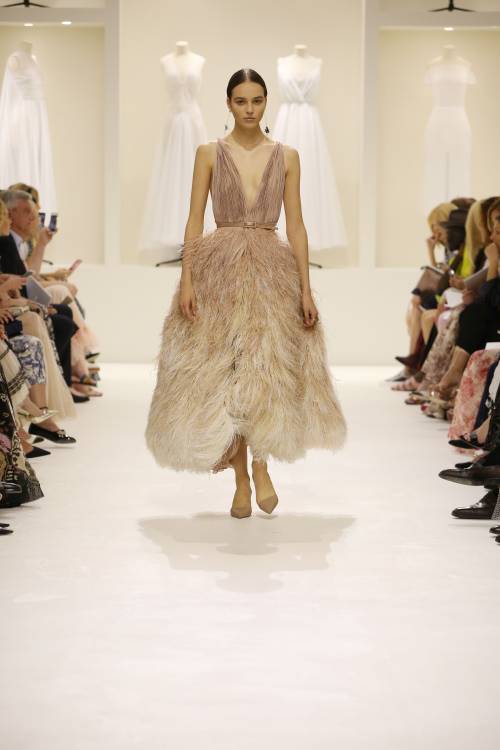Con Dior l'alta moda mette a nudo la donna