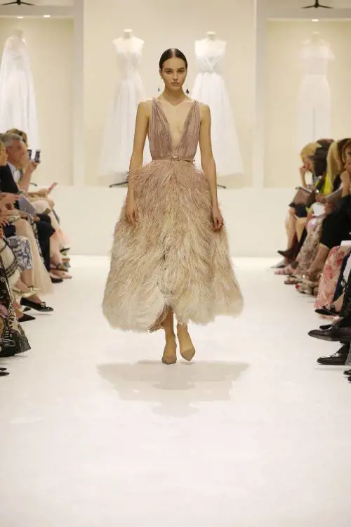 Con Dior l'alta moda mette a nudo la donna
