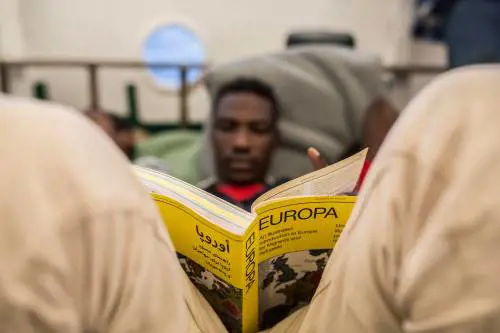 Migranti, lo strappo della Caritas: nelle chiese letta l'omelia anti Salvini