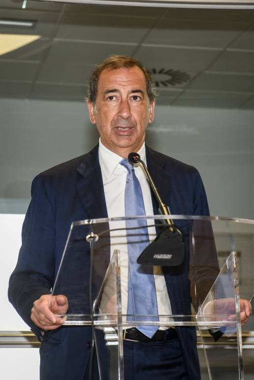 "In campagna elettorale", "Lui pensi alle periferie": scontro tra Sala e Salvini