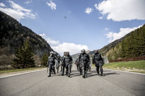 Brennero, ora Austria si barrica: 26 aerei militari in volo sui confini