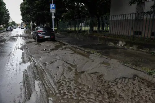 Maltempo, a Milano esonda il Seveso