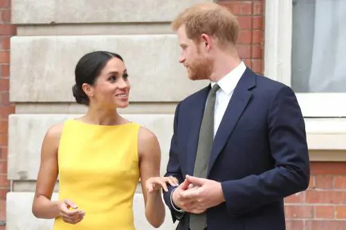 Meghan Markle chic in giallo, foto