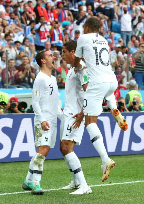 Mondiali 2018, la Francia regola per 2-0 l'Uruguay e vola in semifinale