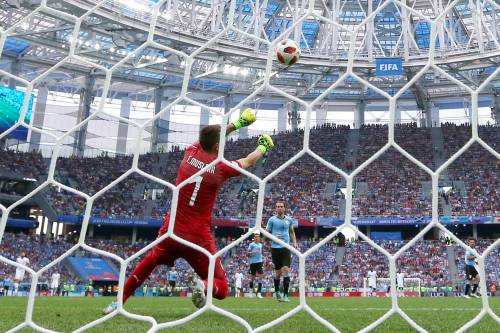 Mbappé non pervenuto. Ma Muslera tradisce il sogno dell'Uruguay