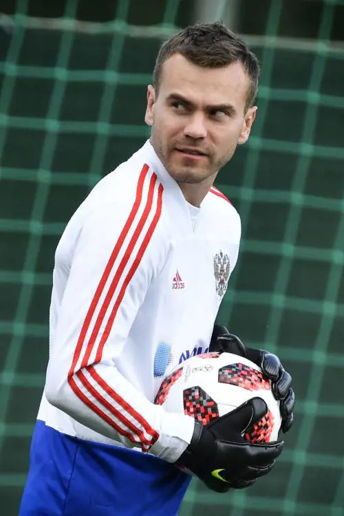 E i russi si mettono nelle mani di Akinfeev