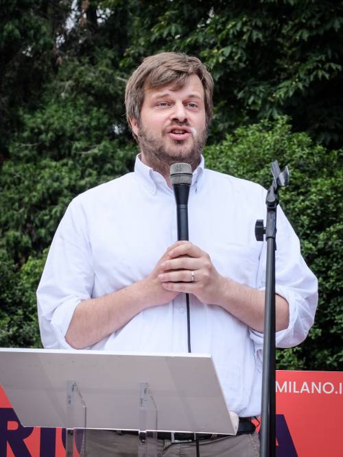 E la sinistra Tafazzi si spacca sulla piazza