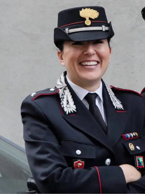 "La tenente che dà la caccia a uomini che odiano donne"