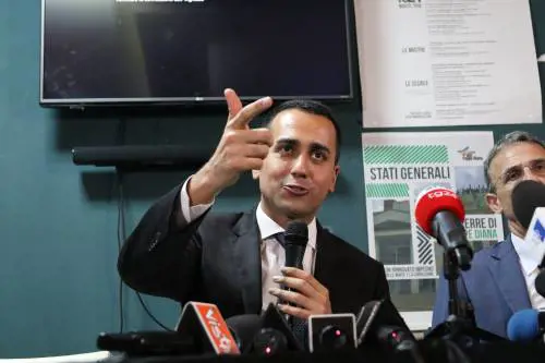 L'infornata di Di Maio: assume 200 persone al suo ministero