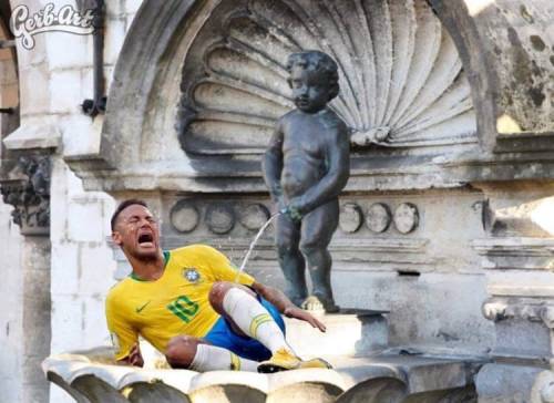 La fontana urina su Neymar: sindaco di Bruxelles nella bufera