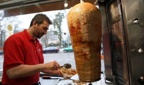 Genova, stretta sul commercio etnico: banditi dal centro i kebab