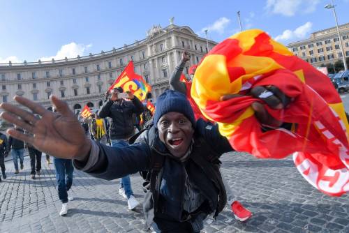 Modena, manifestanti contro apertura Cpr: “Ridateci la libertà”