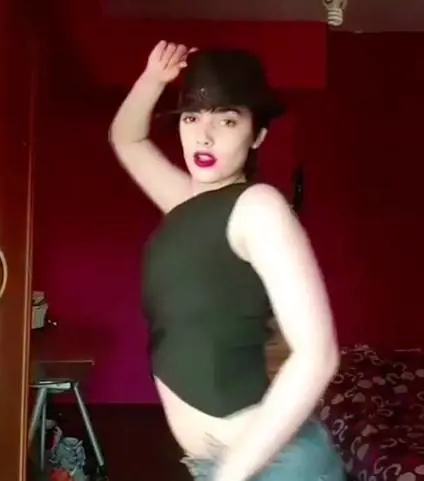 Iran, 18enne arrestata per video su Instagram: "Violate norme morali"