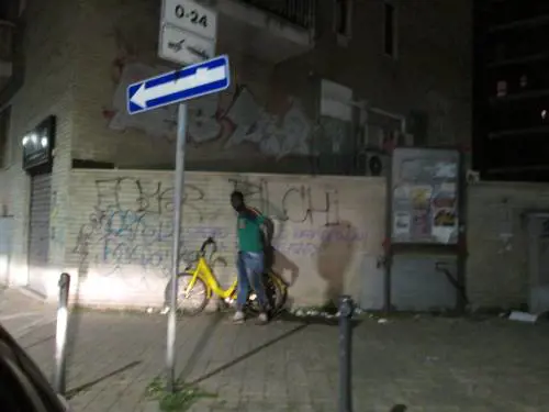 Pusher gambiani in cella: tutti richiedenti asilo