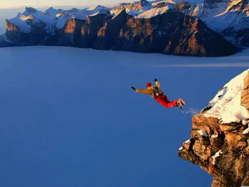Base-jumper 42enne muore dopo un lancio 
