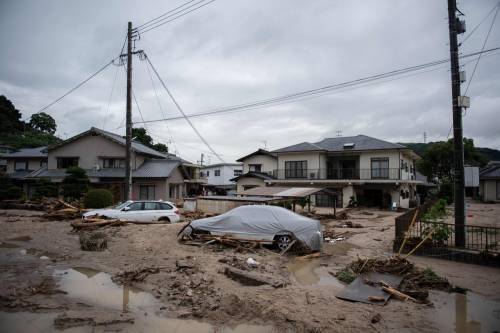 Giappone, almeno 100 morti per alluvioni, frane e inondazioni