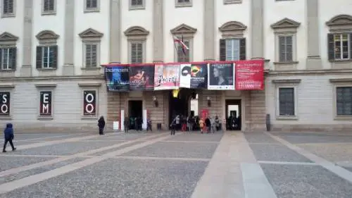 Milano, morto un operaio di 70 anni: è precipitato da Palazzo Reale
